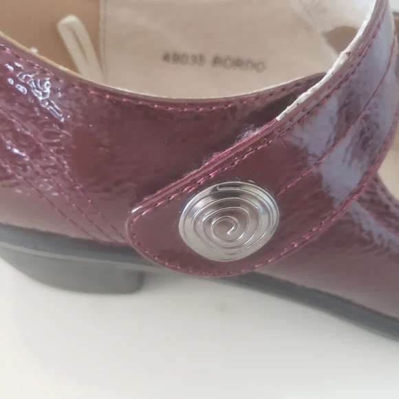 Step Wel Canada Bordo Woman's Burgundy Leather Shoes size 8. - Picture 7 of 9
